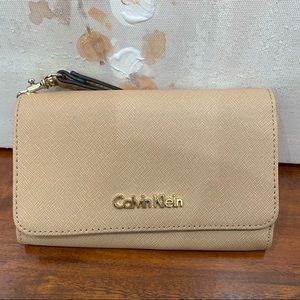 CALVIN KLEIN NUDE WRISTLET